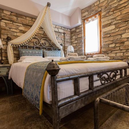 Maria's Boutique Rooms Corinthe Chambre photo