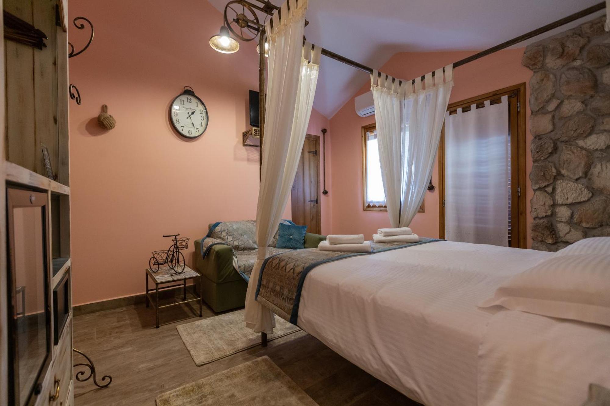 Maria's Boutique Rooms Corinthe Chambre photo